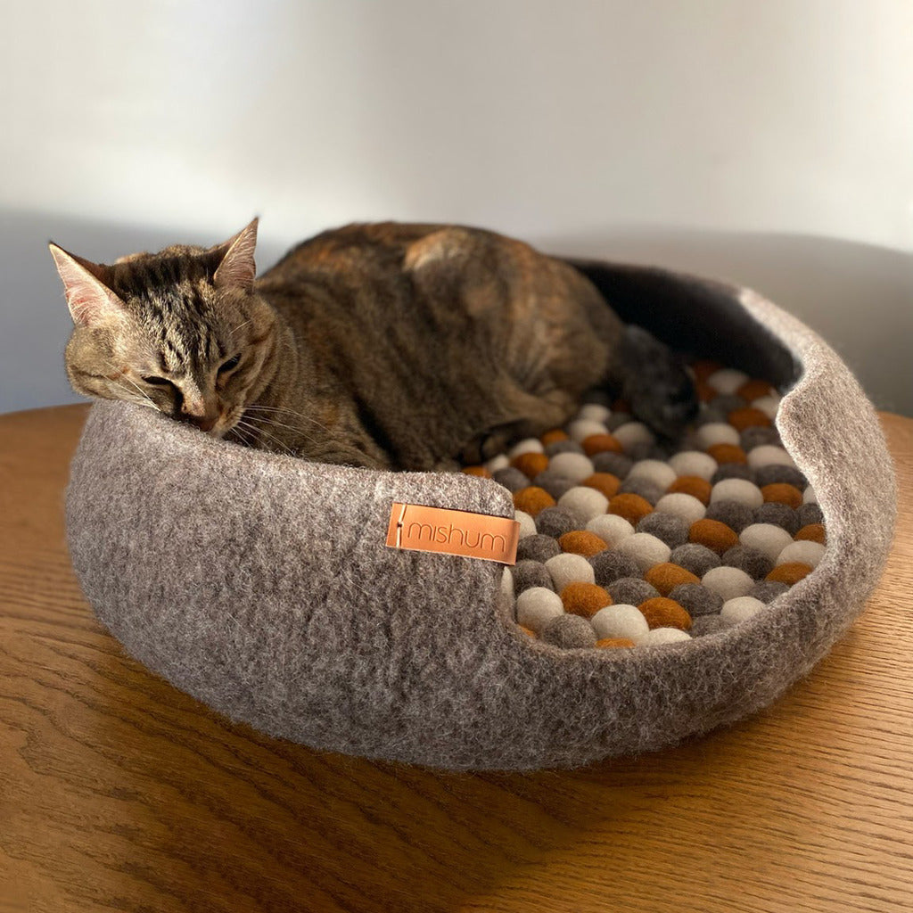 Simona Wool Cat Bed