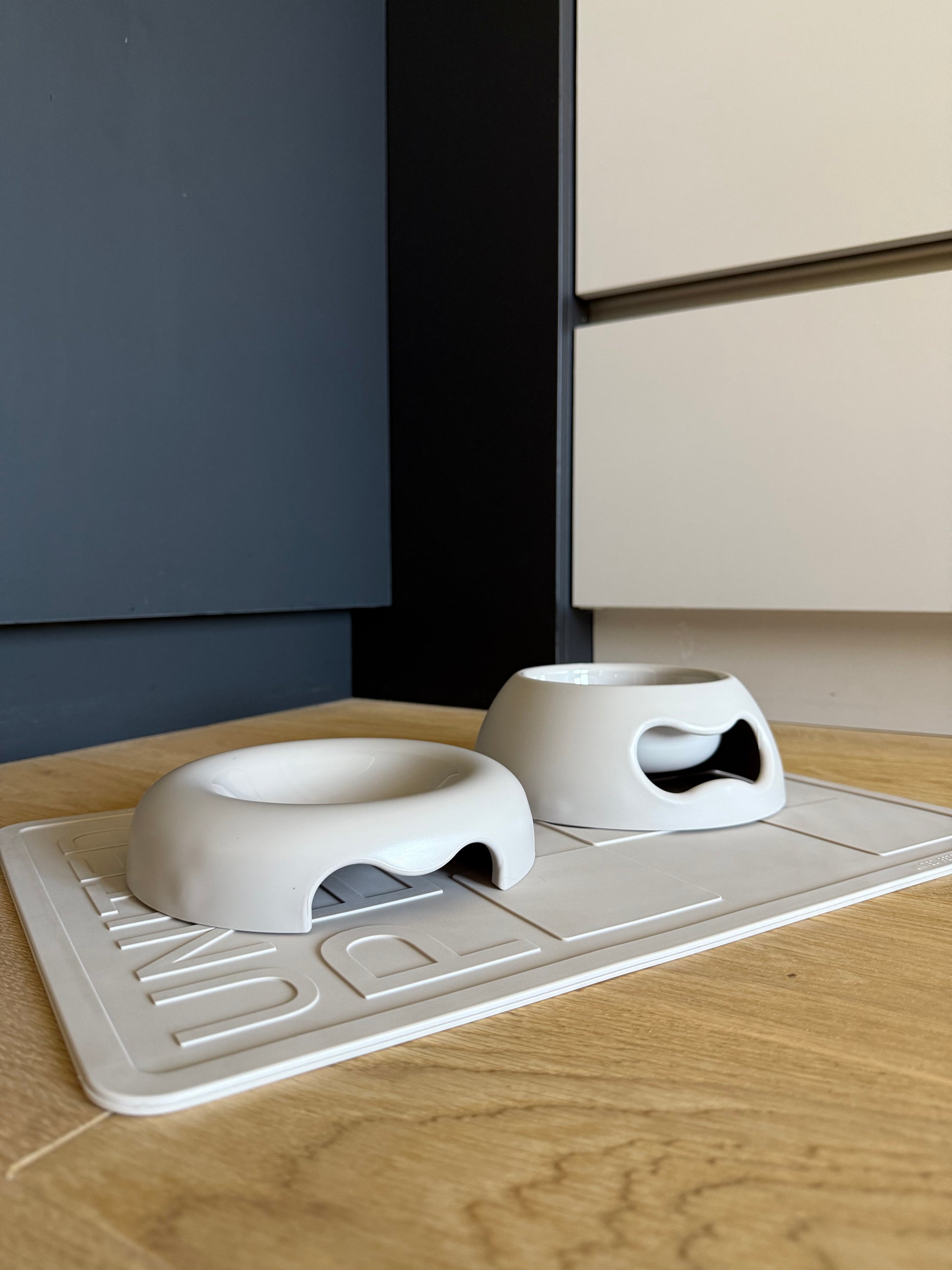 Mustafà Feeding Mat in Taupe
