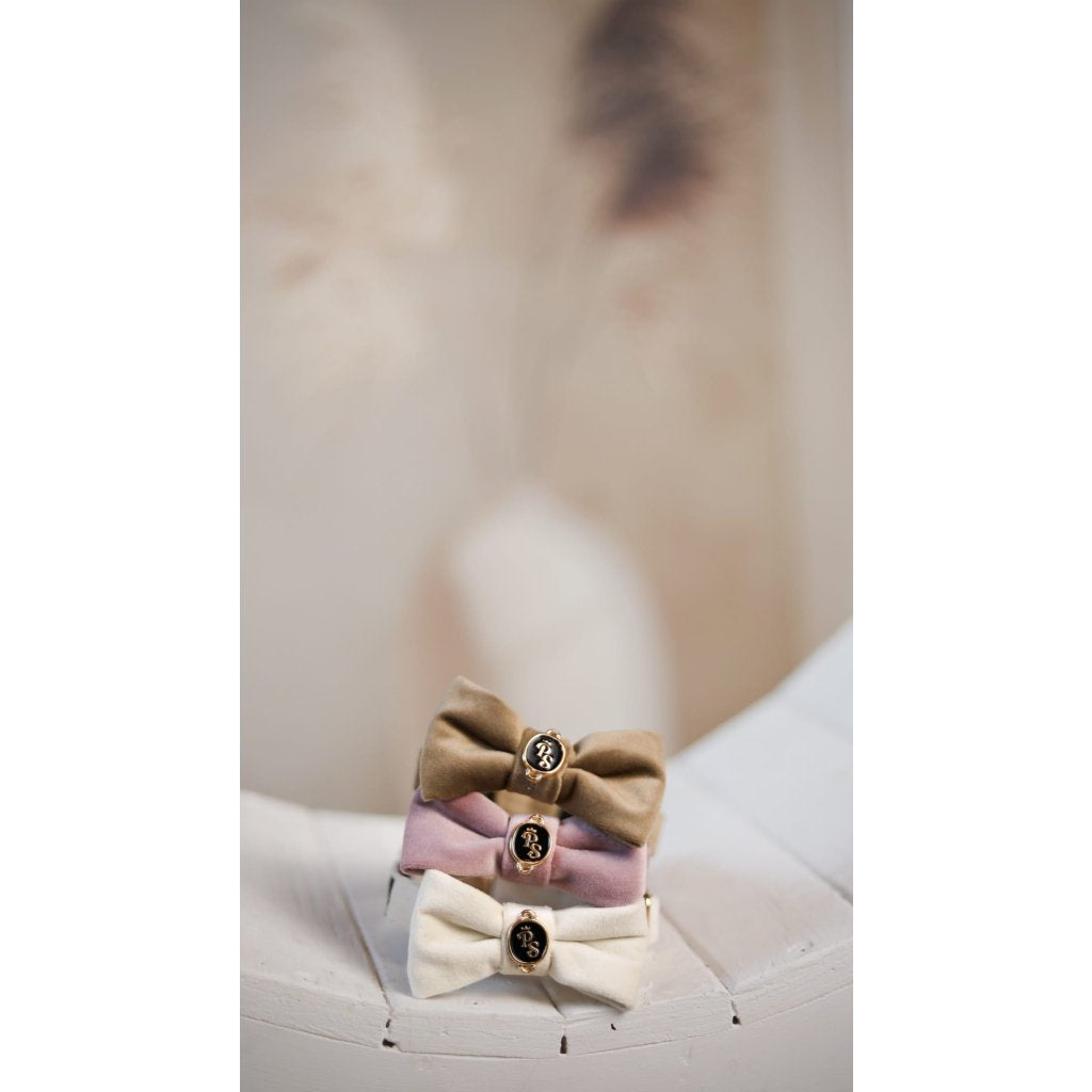 Velvet Dream Ecru Bow Collar