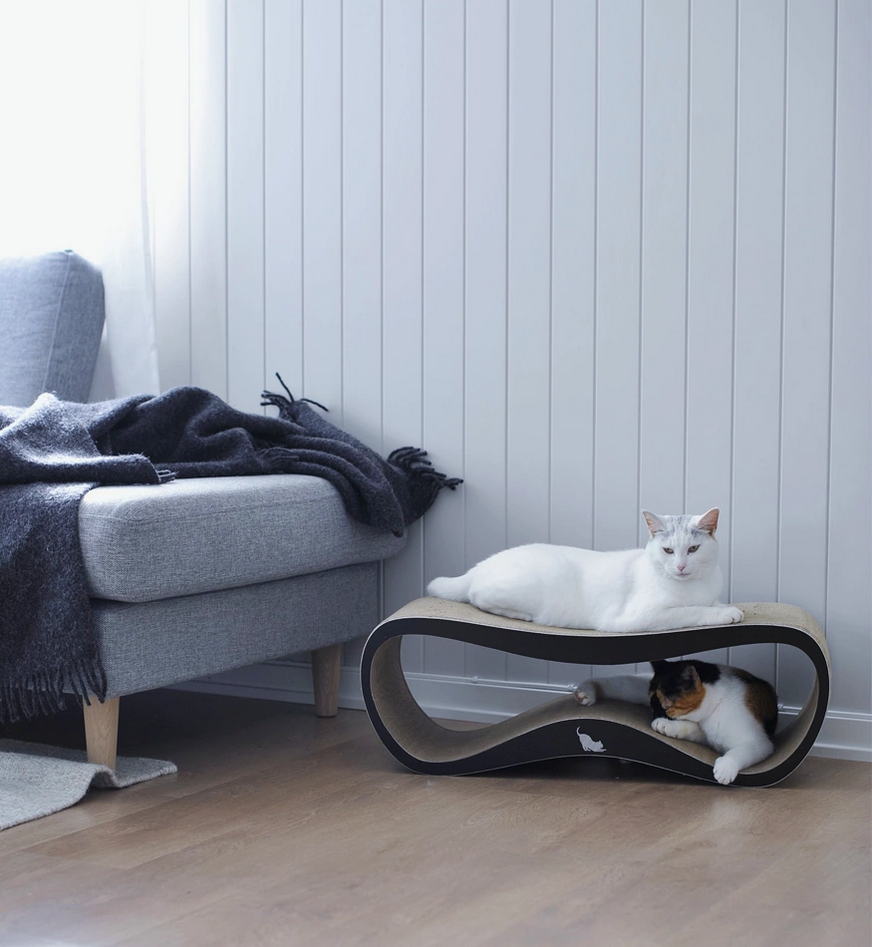 Lui Cat Scratcher Black