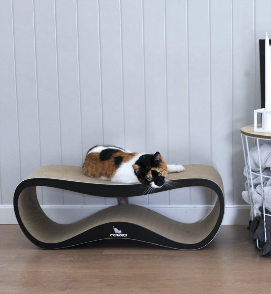 Lui Cat Scratcher Black