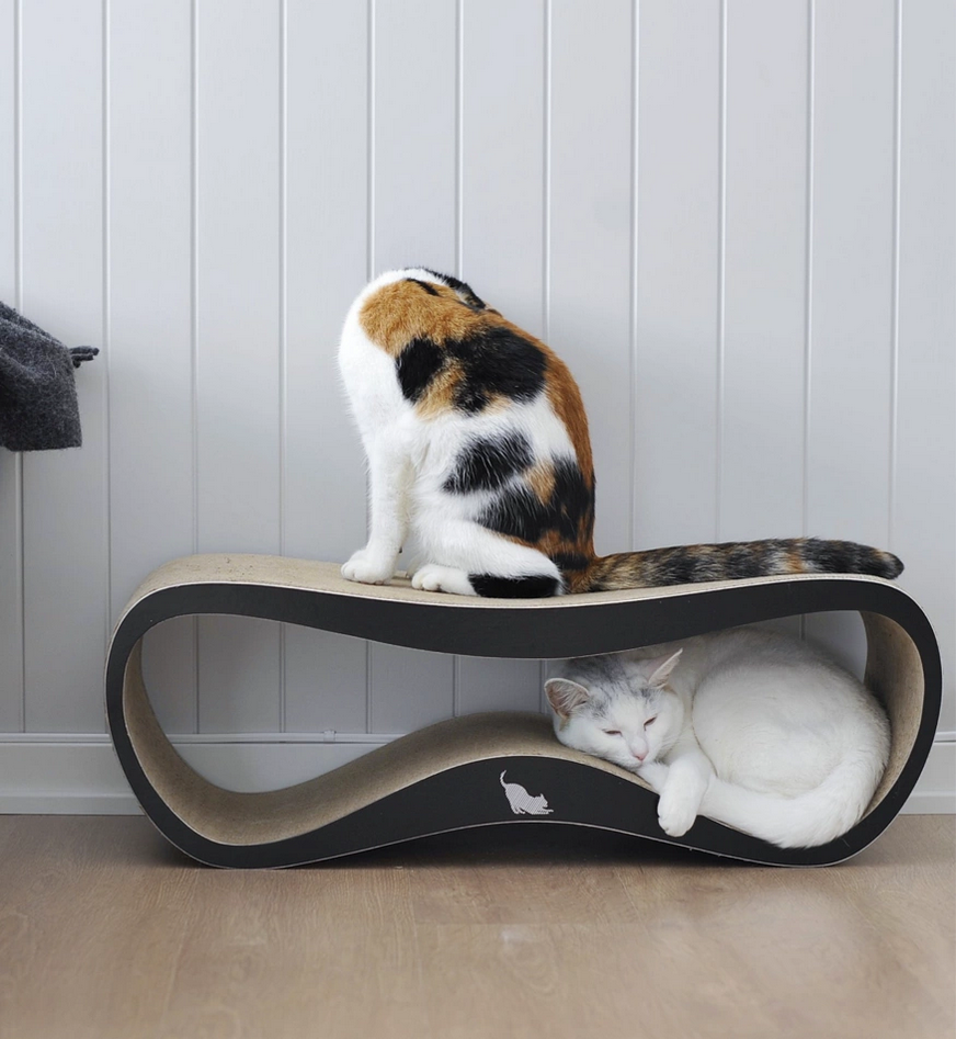 Lui Cat Scratcher Black