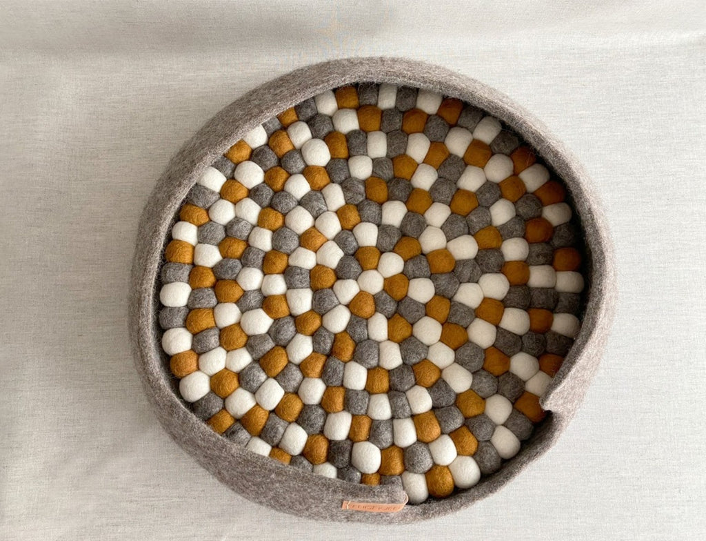 Simona Wool Cat Bed