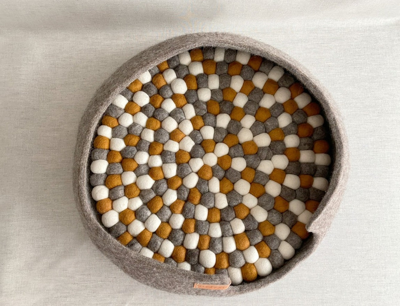 Simona Wool Cat Bed